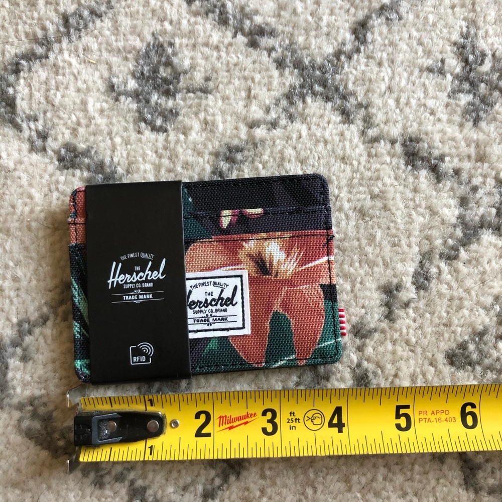 ❌SOLD❌Herschel Cardholder Wallet - Picture 2 of 4